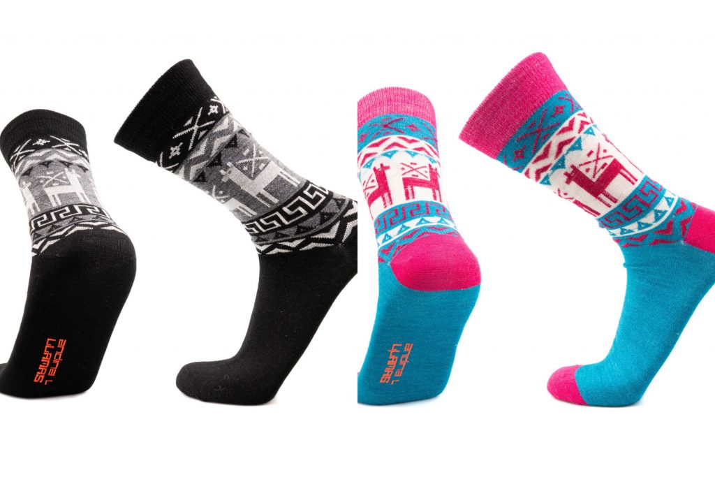 Alpaka Strümpfe mit Alpaka Motiv in schwarz und fuchsia für Damen und Herren von Alpakin