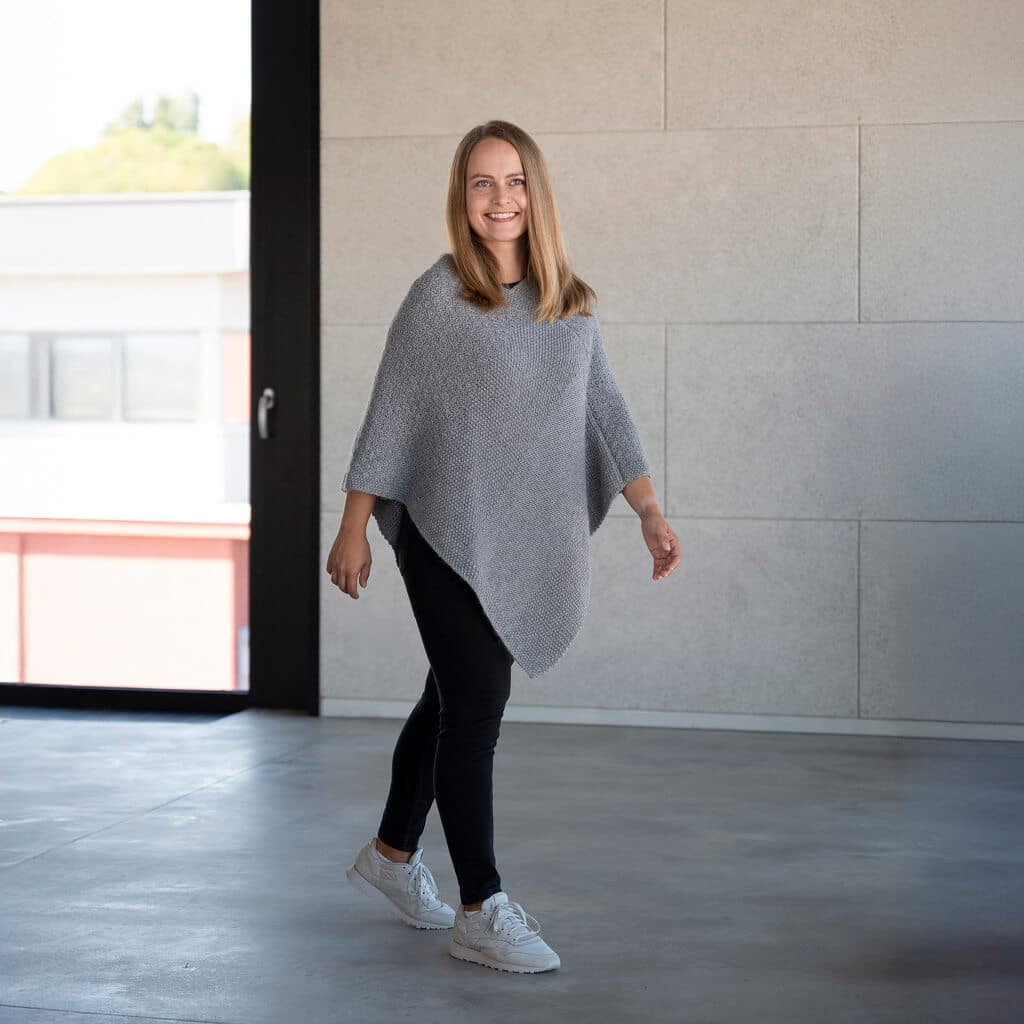 Naira Alpaka Strickponcho in Naturfarbe im casual Stil